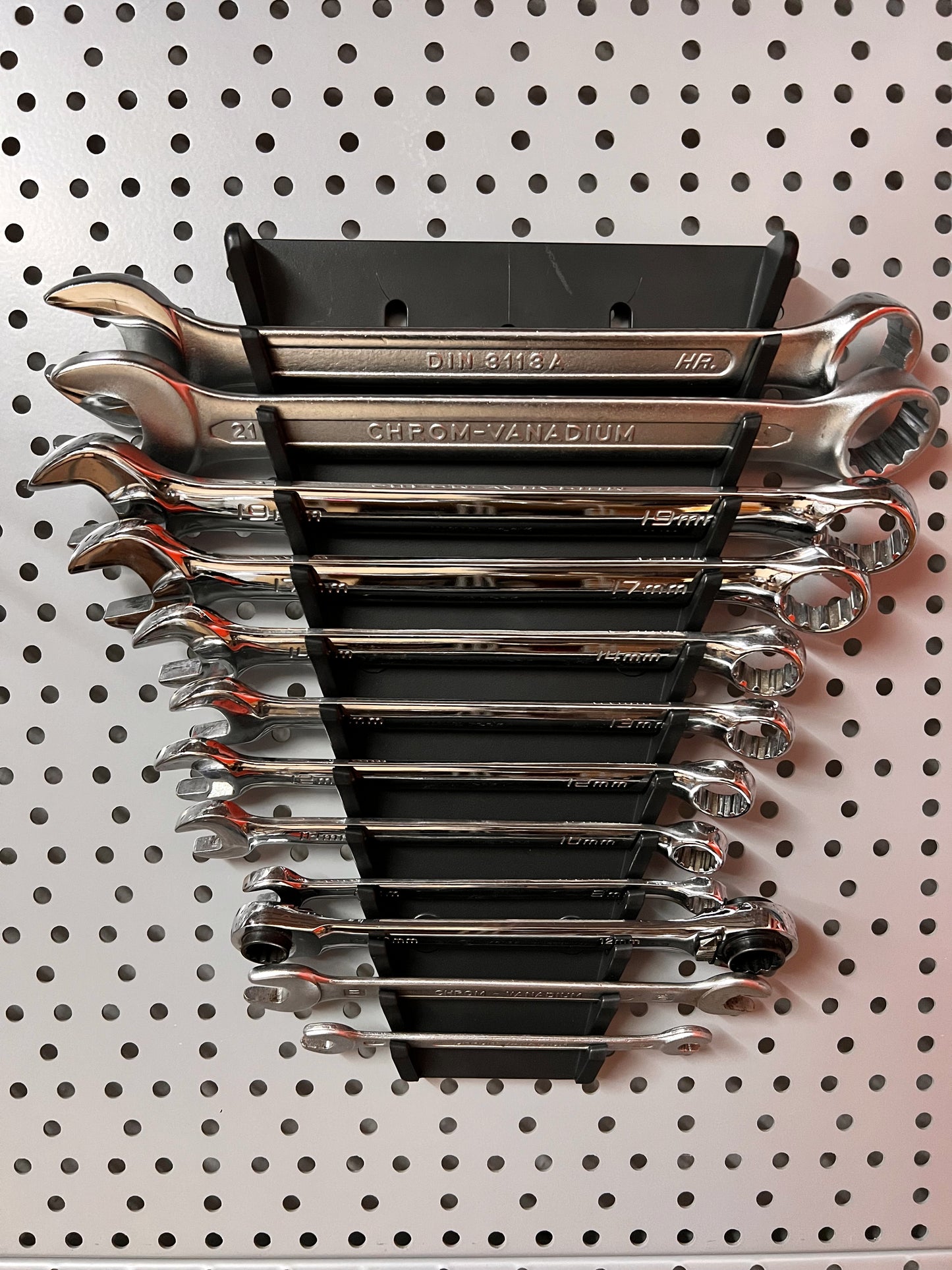 Magnetischer Ring-Maulschlüsselhalter für 12 Schlüssel (6 bis 24 mm) Organizer